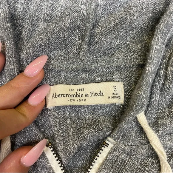 Abercrombie & Fitch Gray Ribbed Zip Up Sweatshirt - Picture 3 of 5